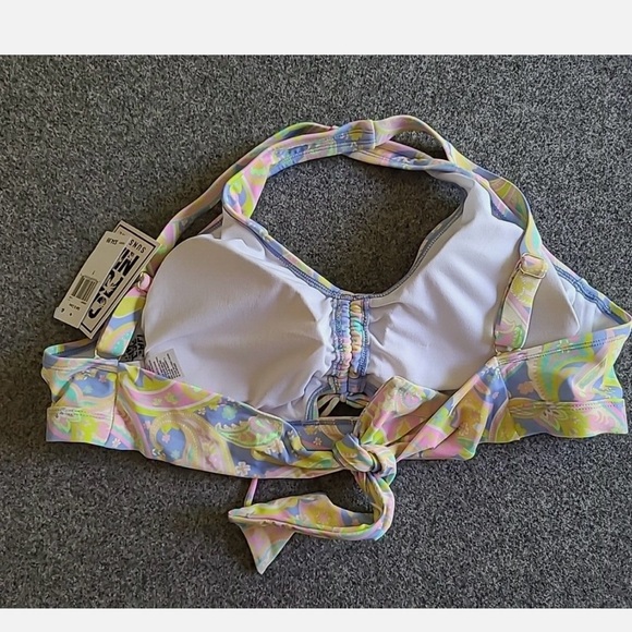 Colorful Paisley Print Halter Top - Picture 5 of 5